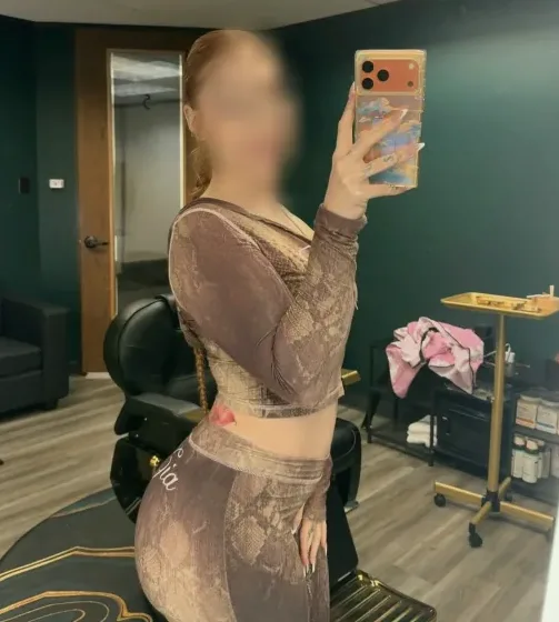 Anne, 27