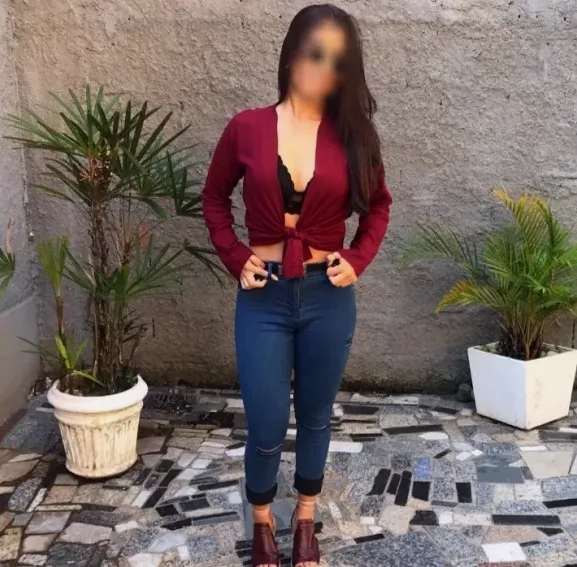 Ella, 34