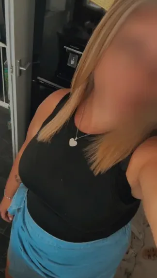 Sanne, 28