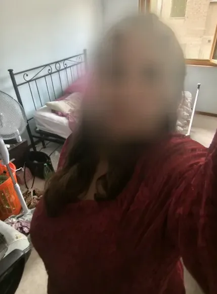 Zeynep, 32